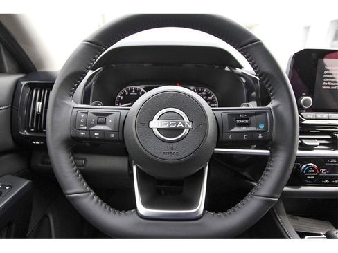 New 2025 Nissan Pathfinder SV image 13