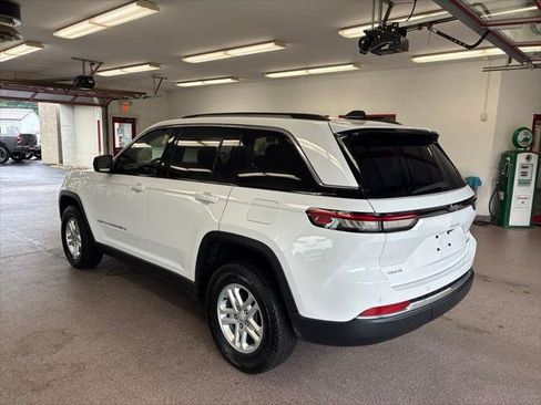 Certified 2023 Jeep Grand Cherokee Laredo w/ Luxury Tech Group I AWD/4WD image 18