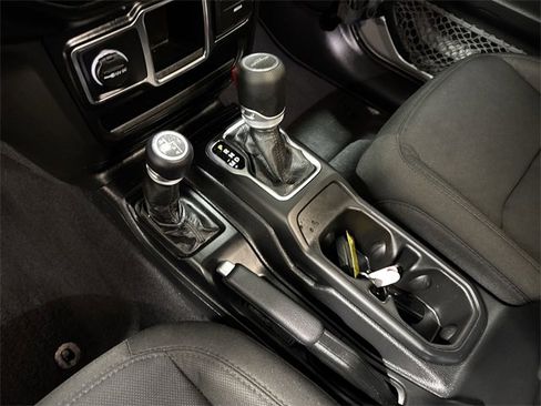 Used 2021 Jeep Gladiator Sport image 19