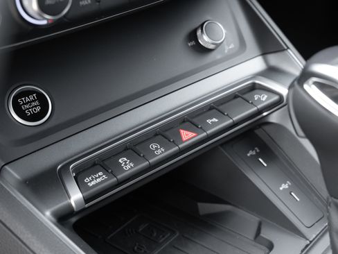 Certified 2025 Audi Q3 2.0T Premium w/ Convenience Package image 13