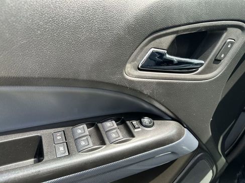 Used 2022 Chevrolet Colorado Z71 AWD/4WD image 16