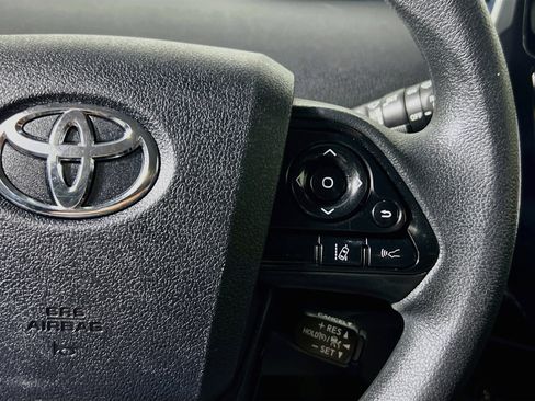 Used 2022 Toyota Prius LE FWD image 18