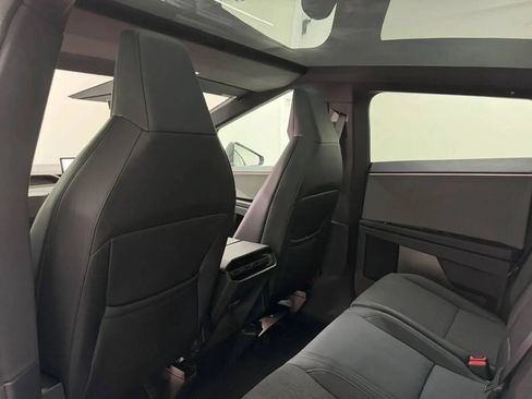 Used 2025 Tesla Cybertruck 2WD Crew Cab image 13