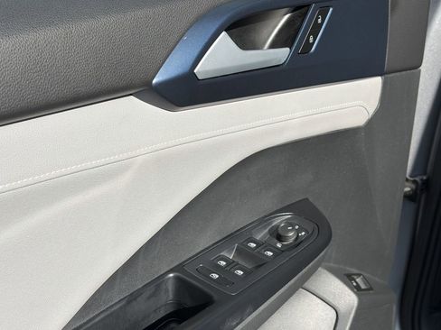 Used 2024 Volkswagen Taos SE image 27