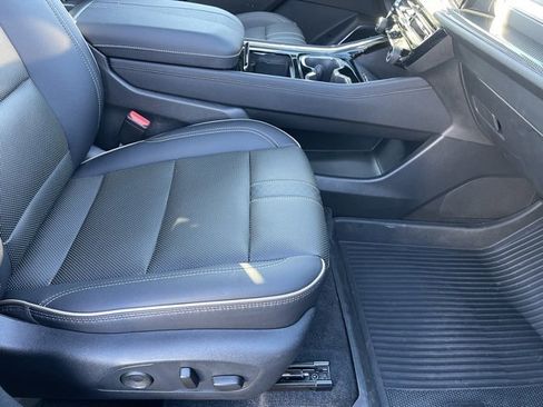 Used 2025 Chevrolet Traverse High Country image 12