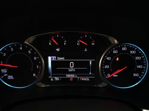 Used 2019 Chevrolet Traverse LT FWD image 2