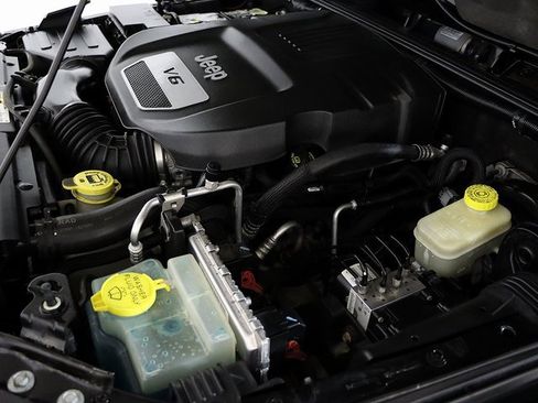 Used 2015 Jeep Wrangler Unlimited Sahara image 37