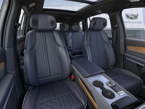 New 2026 Cadillac Vistiq Premium Luxury w/ LPO, Floor Liner Package image 16