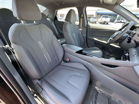 Used 2023 Hyundai Elantra SEL w/ Convenience Package FWD image 19