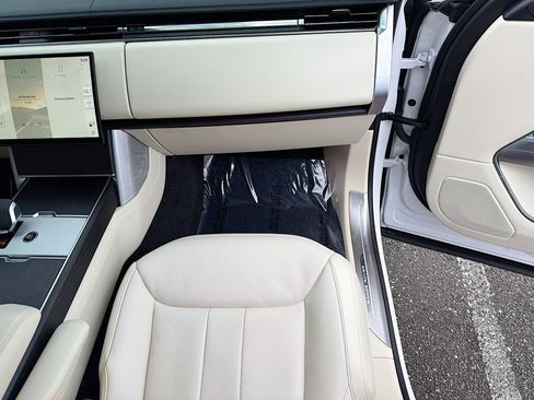 Used 2024 Land Rover Range Rover SE image 15