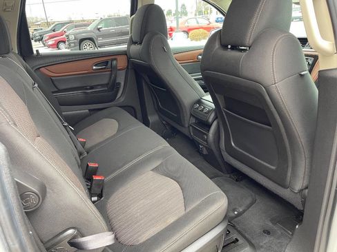 Used 2016 Chevrolet Traverse LT image 14