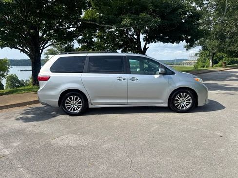 Used 2019 Toyota Sienna XLE FWD image 8