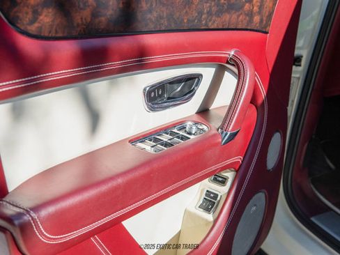 Used 2019 Bentley Bentayga image 87