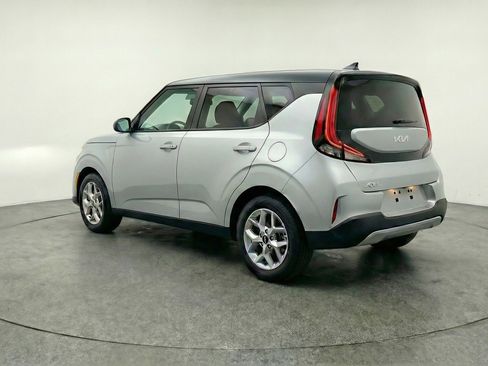 Used 2025 Kia Soul LX w/ LX Technology Package FWD image 6
