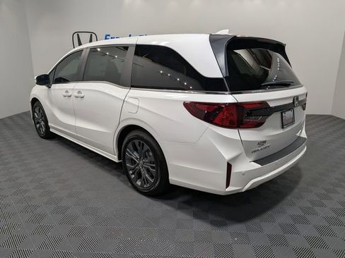 New 2026 Honda Odyssey Touring image 4