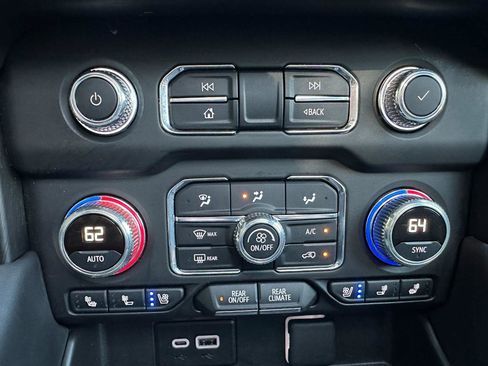 Used 2024 GMC Yukon AT4 w/ Technology Package AWD/4WD image 59