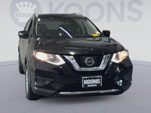 Used 2017 Nissan Rogue SV w/ SV Premium Package FWD image 4