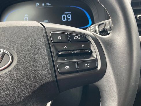 Used 2025 Hyundai Venue SEL image 15