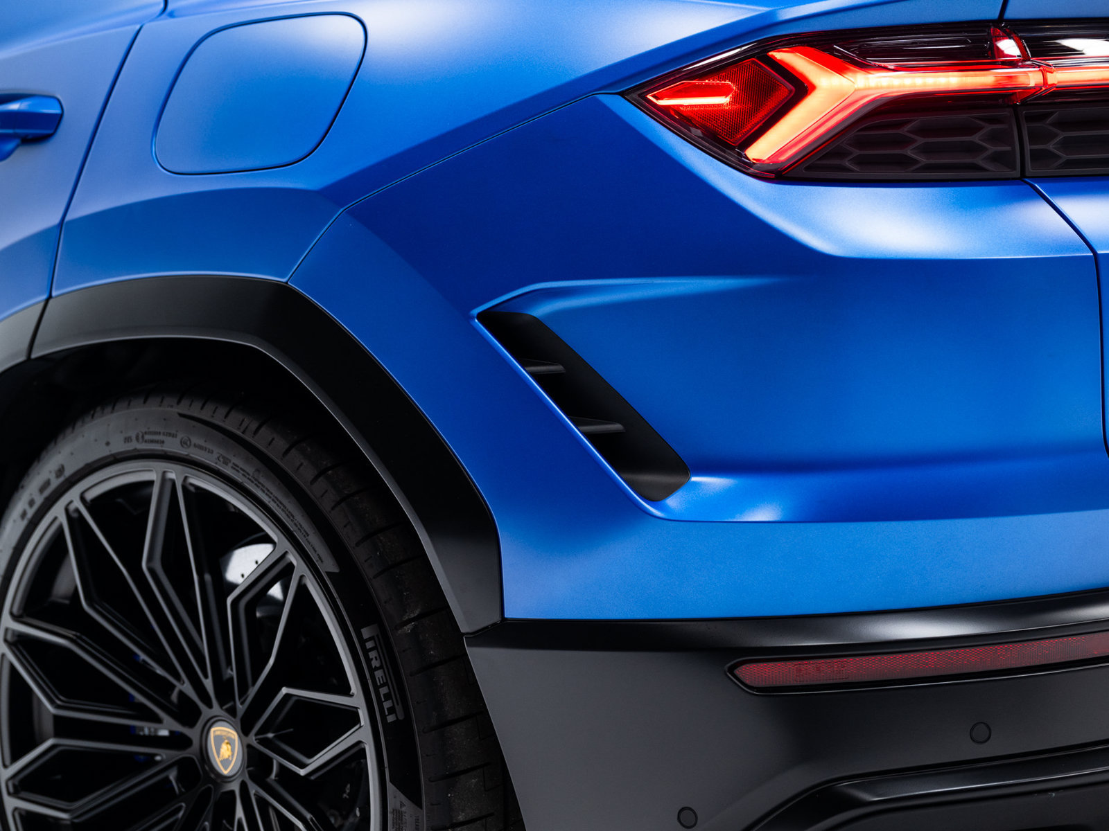 Used 2025 Lamborghini Urus SE AWD/4WD image 22