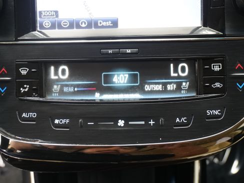 Used 2015 Toyota Avalon Limited w/ Technology Package FWD image 23