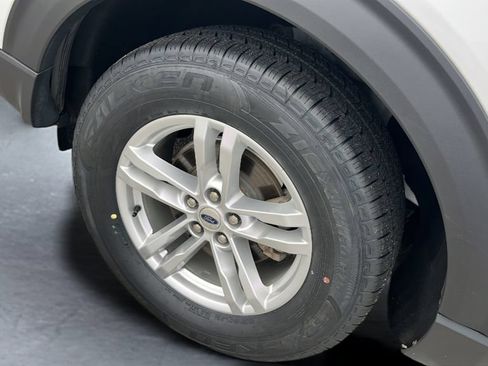Used 2020 Ford Explorer XLT w/ Equipment Group 202A AWD/4WD image 24