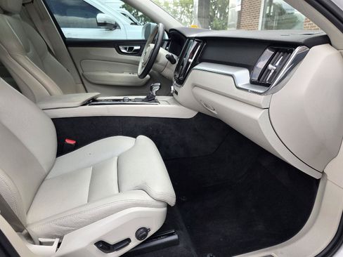 Used 2019 Volvo XC60 T5 Momentum w/ Premium Package AWD/4WD image 20