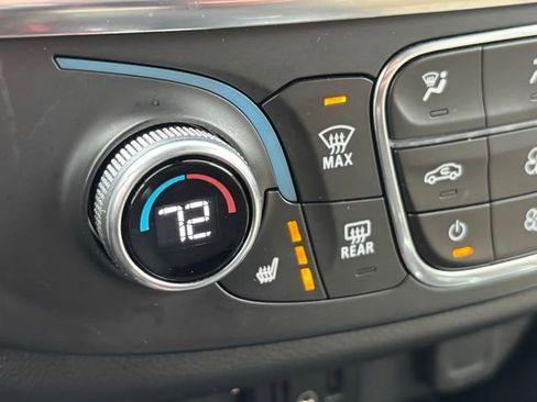 Used 2022 Chevrolet Traverse LT image 29