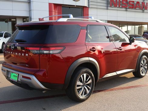 Certified 2023 Nissan Pathfinder SL FWD image 6
