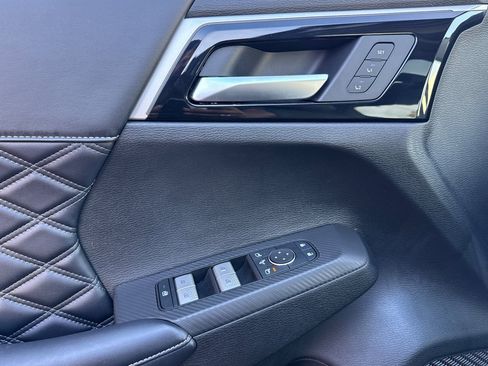 Used 2025 Mitsubishi Outlander SEL image 15