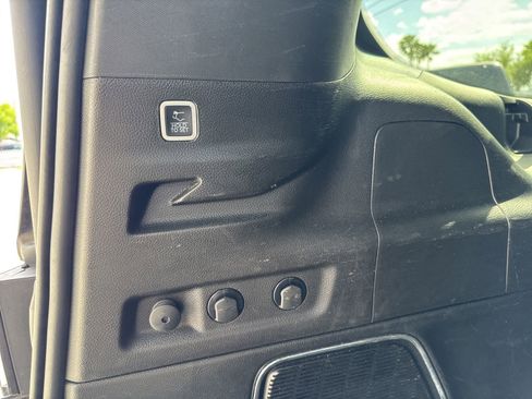 Used 2023 Jeep Wagoneer L Series II image 27