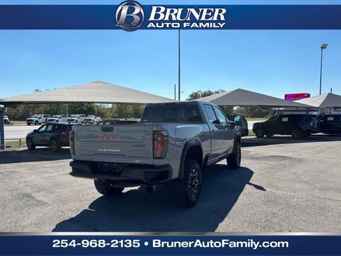 Used 2024 GMC Sierra 2500 AT4X image 5