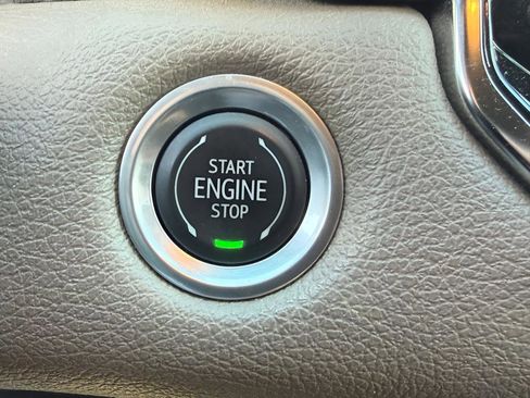 Used 2023 GMC Canyon Denali image 18