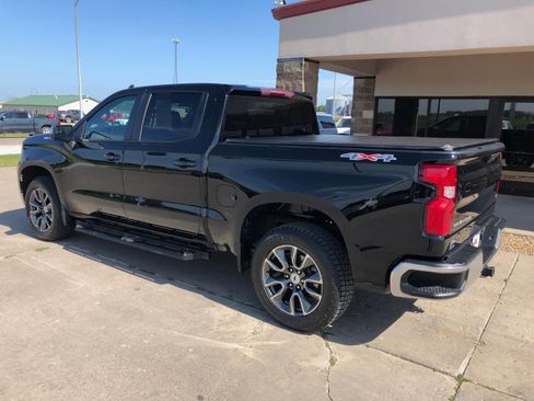 Used 2024 Chevrolet Silverado 1500 LT AWD/4WD image 2