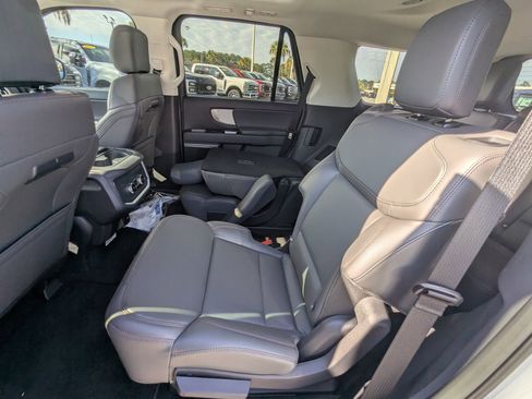 New 2025 Ford Expedition Active image 15