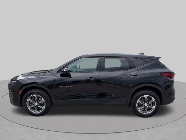 Used 2025 Chevrolet Blazer LT AWD/4WD image 2