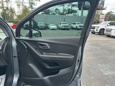 Used 2019 Chevrolet Trax LT w/ LT Convenience Package image 34