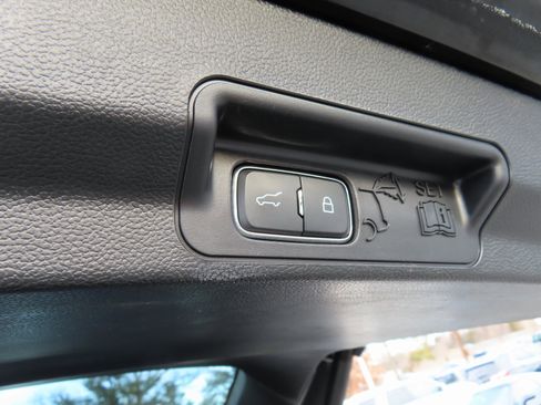 Used 2023 Ford Explorer XLT w/ Equipment Group 202A image 38