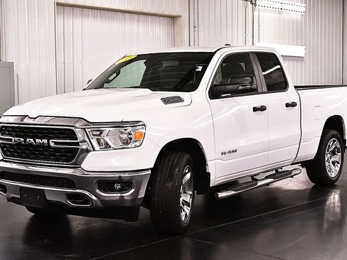 Used 2023 RAM 1500 Big Horn AWD/4WD image 3