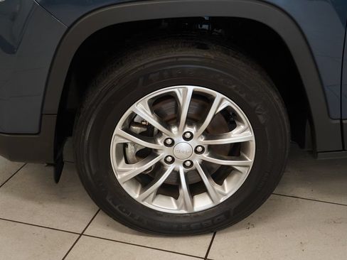 Used 2021 Jeep Cherokee Latitude Lux w/ Sun & Sound Group AWD/4WD image 17