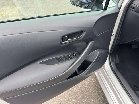 Used 2025 Toyota Corolla LE FWD image 18