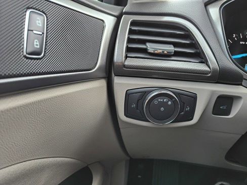 Used 2018 Ford Fusion SE image 21