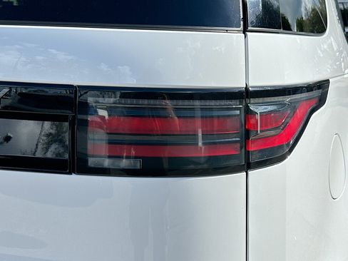 Used 2024 Land Rover Discovery Dynamic SE image 34