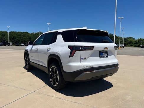 New 2026 Chevrolet Equinox LT w/ Convenience Package II FWD image 3