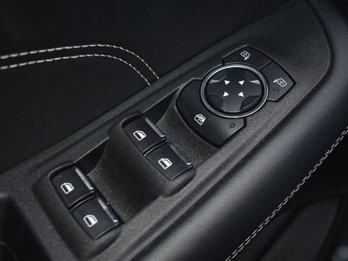 Used 2024 Ford Edge Titanium image 15