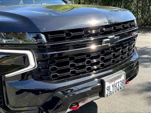 Used 2024 Chevrolet Suburban Z71 w/ Luxury Package AWD/4WD image 33