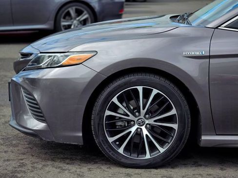Used 2019 Toyota Camry SE w/ Audio Package FWD image 6