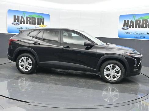 Used 2024 Chevrolet Trax LS FWD image 7