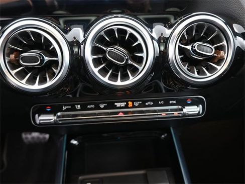 Used 2022 Mercedes-Benz GLA 250 GLA 250 image 3