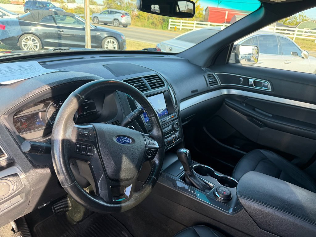 Used 2016 Ford Explorer XLT w/ Equipment Group 202A AWD/4WD image 11