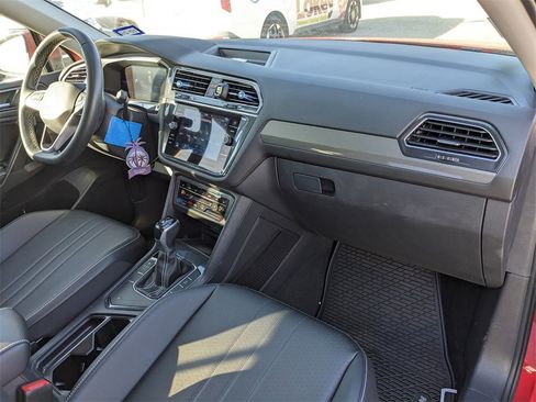 Used 2022 Volkswagen Tiguan SE image 7